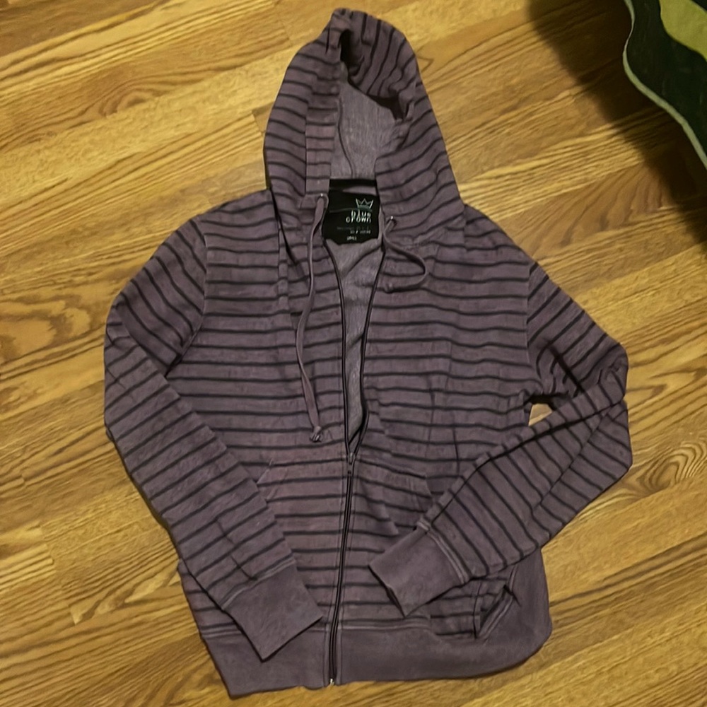 90s skater zip up hoodie. Size S